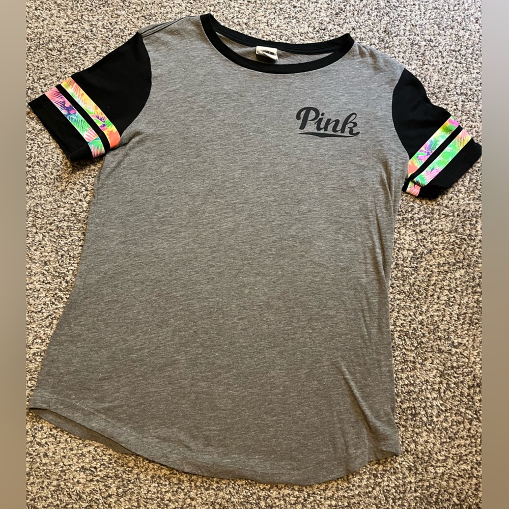 Vicotoria’s Secret PINK T-Shirt